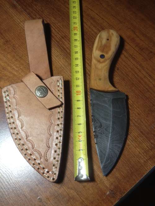 Hand Made Damascus Steel Skinning Knife-NO RESERVE AUCTION !!!