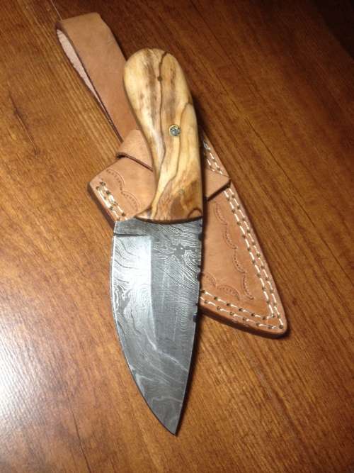 Hand Made Damascus Steel Skinning Knife-NO RESERVE AUCTION !!!