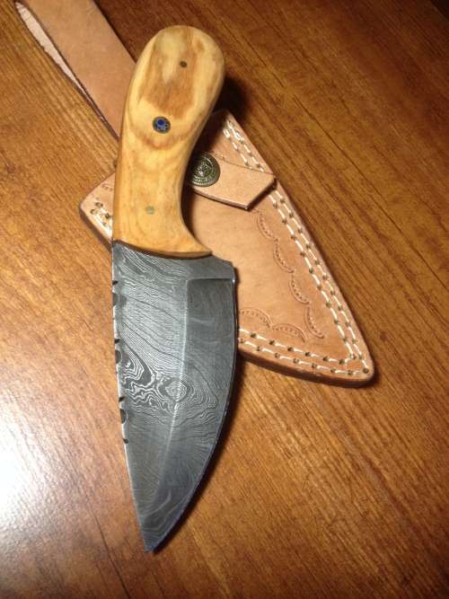 Hand Made Damascus Steel Skinning Knife-NO RESERVE AUCTION !!!