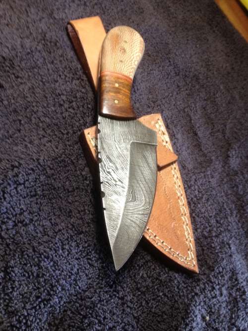 Hand Made Damascus Steel Skinning Knife-NO RESERVE AUCTION !!!