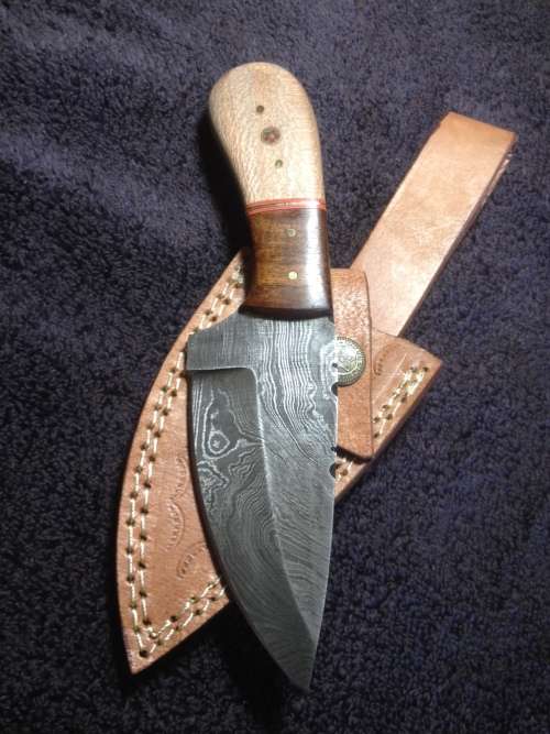 Hand Made Damascus Steel Skinning Knife-NO RESERVE AUCTION !!!