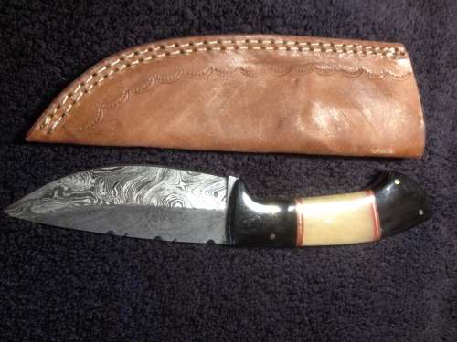 Hand Made Damascus Steel Hunting Knife-NO RESERVE AUCTION !!!