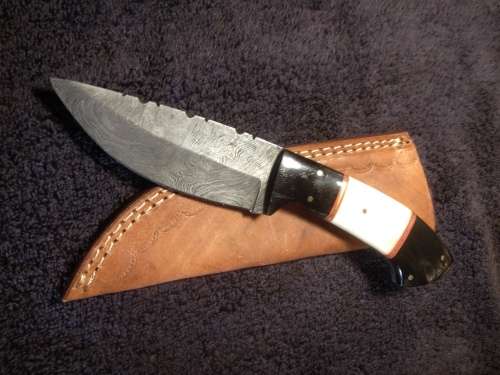 Hand Made Damascus Steel Hunting Knife-NO RESERVE AUCTION !!!