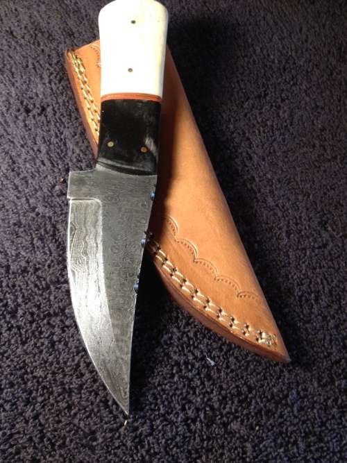 Hand Made Damascus Steel Hunting Knife-NO RESERVE AUCTION !!!