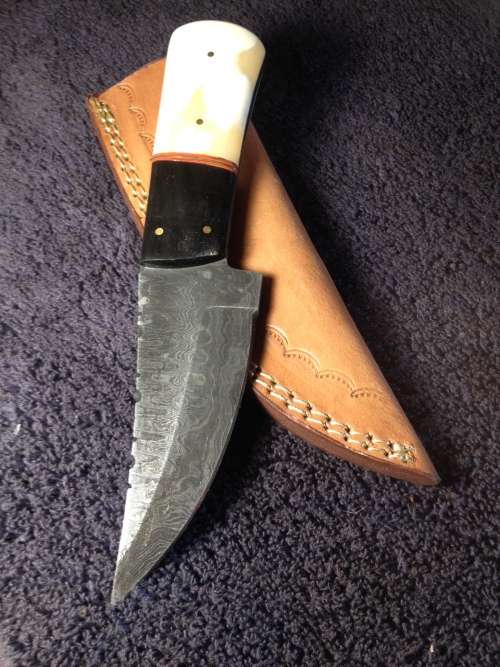 Hand Made Damascus Steel Hunting Knife-NO RESERVE AUCTION !!!