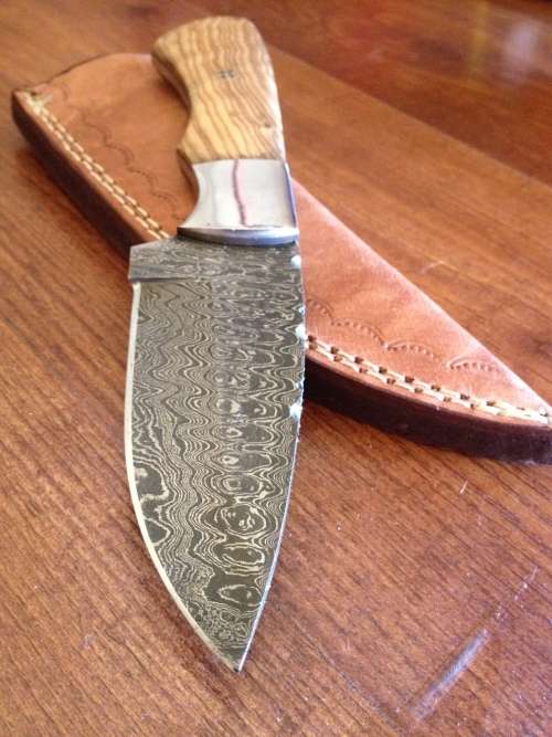 Hand Made Damascus Steel Hunting Knife-NO RESERVE AUCTION !!!