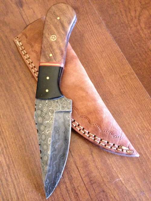 Hand Made Damascus Steel Hunting Knife-NO RESERVE AUCTION !!!