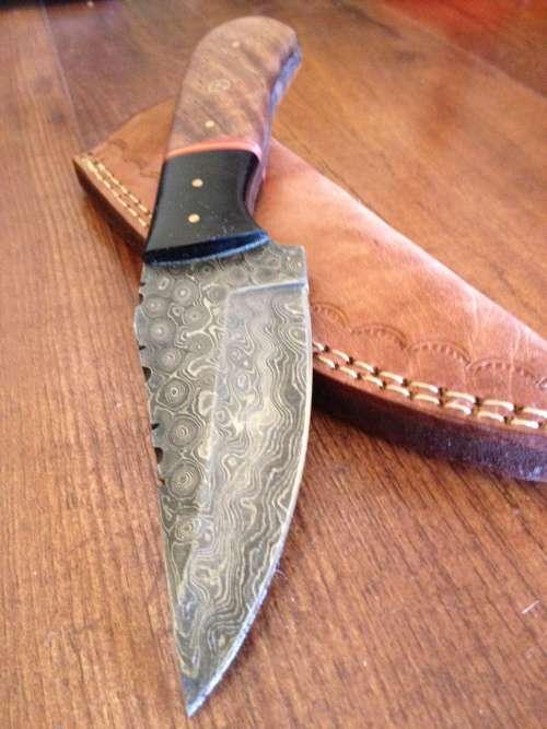 Hand Made Damascus Steel Hunting Knife-NO RESERVE AUCTION !!!