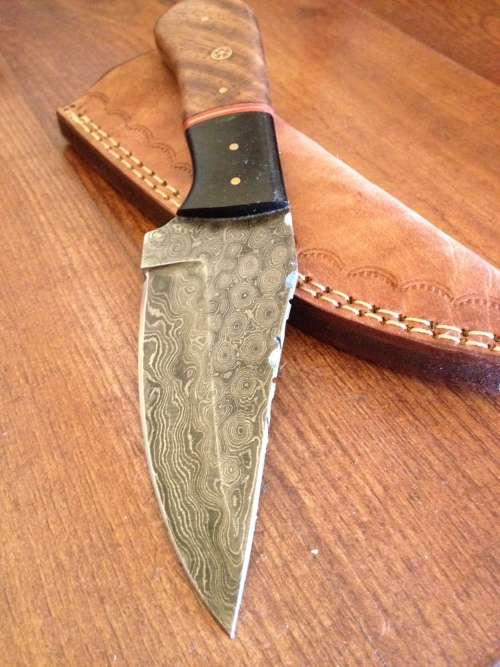 Hand Made Damascus Steel Hunting Knife-NO RESERVE AUCTION !!!