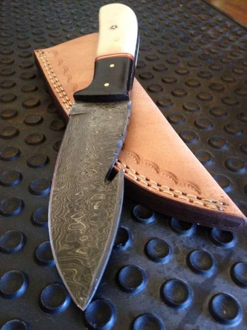 Handmade Damascus Steel Hunting Knife