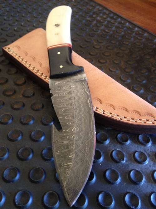Handmade Damascus Steel Hunting Knife