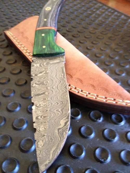 Handmade Damascus Steel Hunting Knife