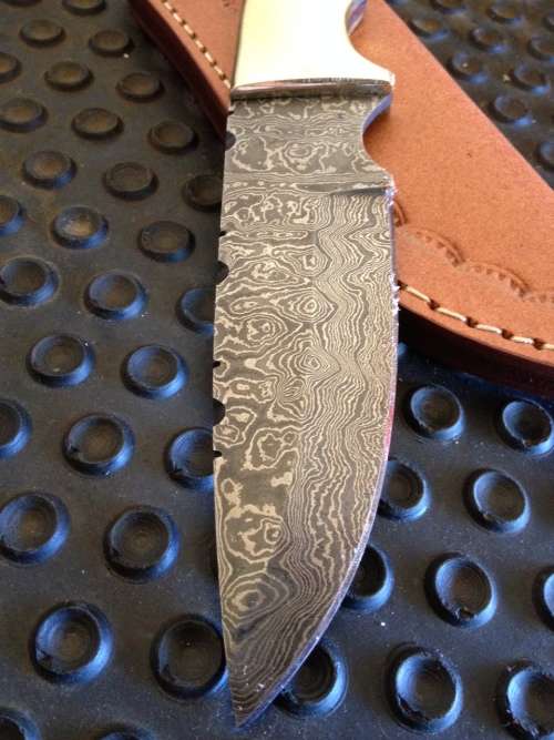 Handmade Damascus Steel Hunting Knife