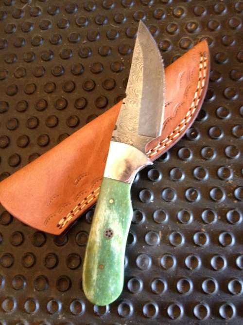 HANDMADE DAMASCUS STEEL HUNTING KNIFE !!!