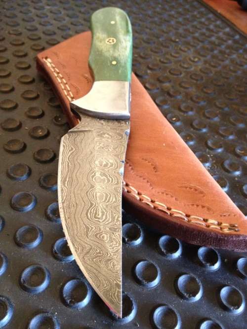 HANDMADE DAMASCUS STEEL HUNTING KNIFE !!!