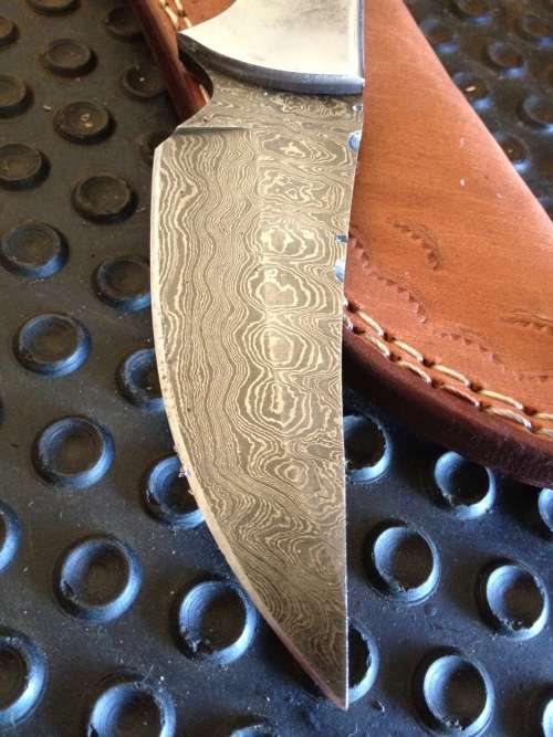 HANDMADE DAMASCUS STEEL HUNTING KNIFE !!!
