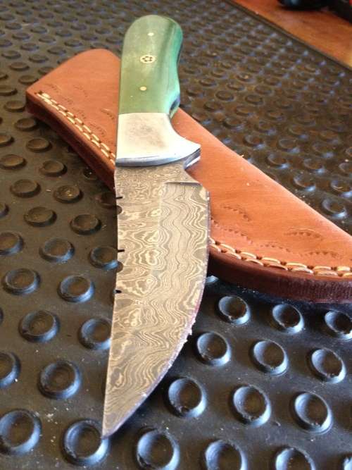HANDMADE DAMASCUS STEEL HUNTING KNIFE !!!