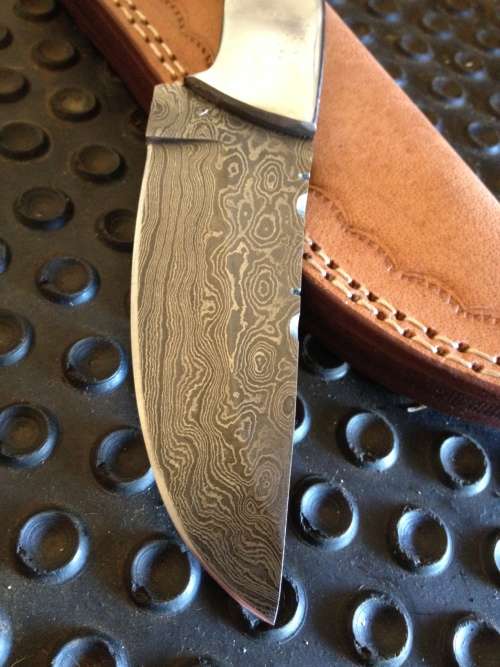 HANDMADE DAMASCUS STEEL HUNTING KNIFE !!!