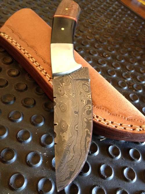 HANDMADE DAMASCUS STEEL HUNTING KNIFE !!!