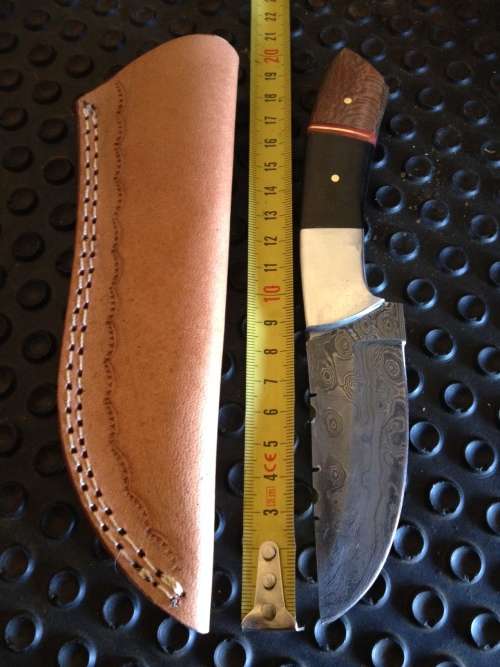 HANDMADE DAMASCUS STEEL HUNTING KNIFE !!!