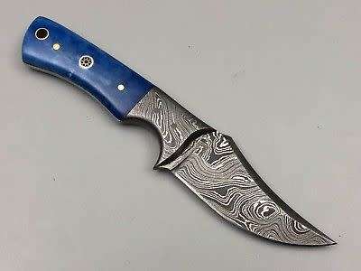 SMALL HANDMADE DAMASCUS STEEL SKINNING KNIFE !!!