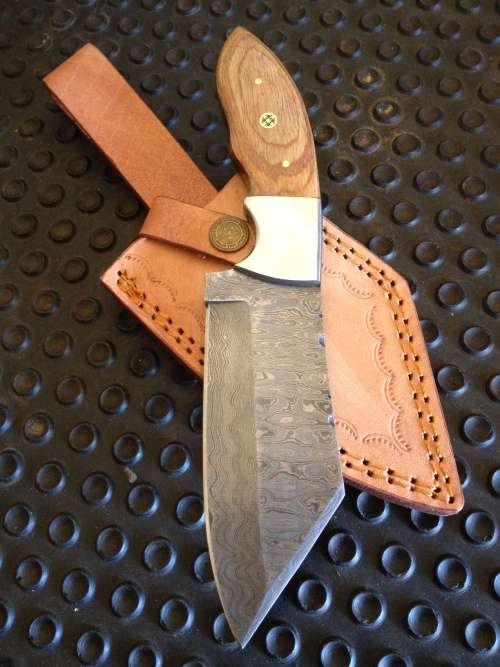 Handmade Damascus Steel Hunting/Skinning Knife !!!