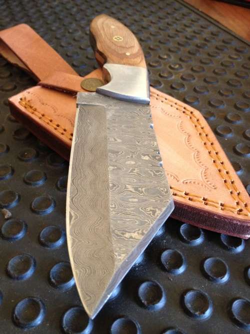 Handmade Damascus Steel Hunting/Skinning Knife !!!