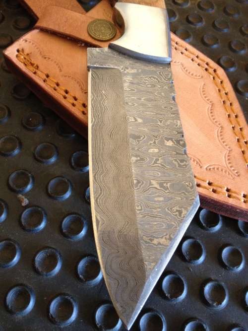 Handmade Damascus Steel Hunting/Skinning Knife !!!