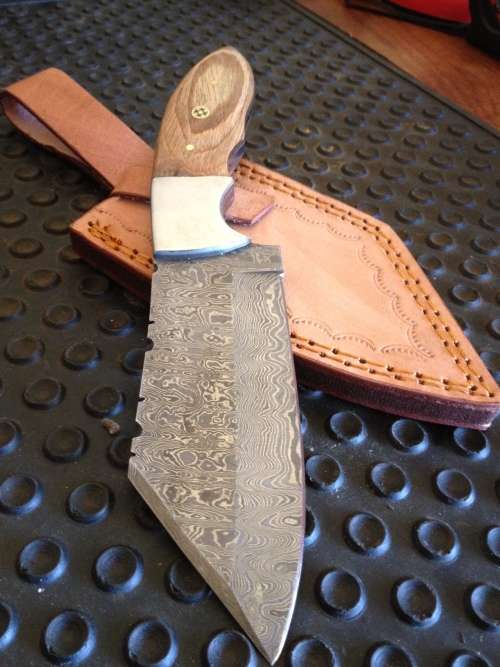 Handmade Damascus Steel Hunting/Skinning Knife !!!