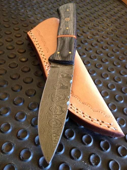 HANDMADE DAMASCUS STEEL HUNTING KNIFE !!!