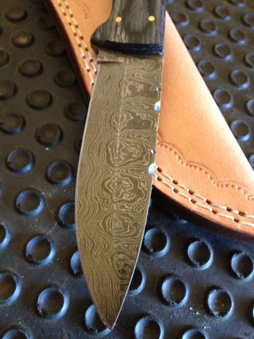 HANDMADE DAMASCUS STEEL HUNTING KNIFE !!!