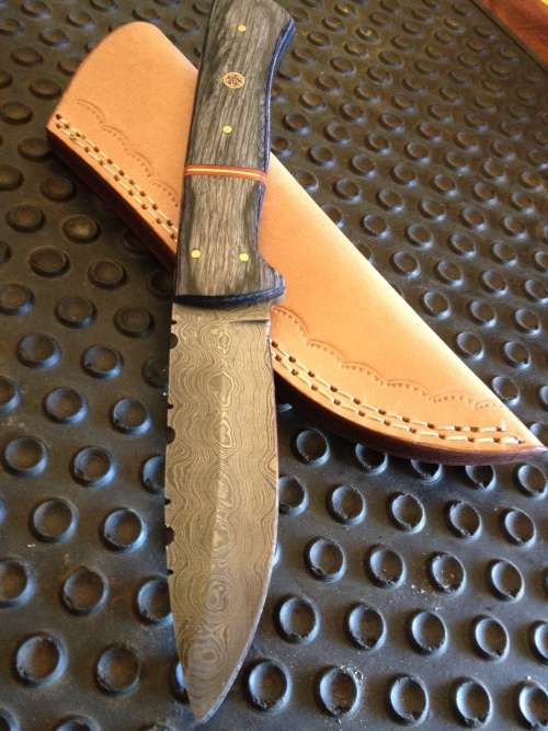 HANDMADE DAMASCUS STEEL HUNTING KNIFE !!!