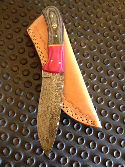 HANDMADE DAMASCUS STEEL HUNTING KNIFE !!!