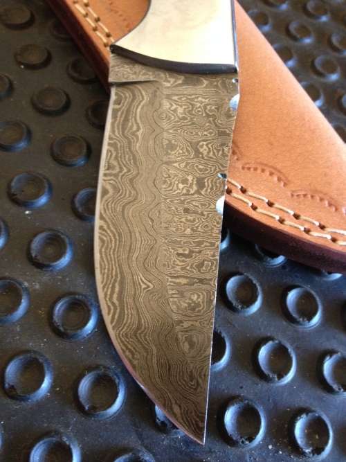 HANDMADE DAMASCUS STEEL HUNTING KNIFE !!!