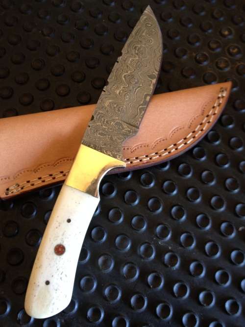 HANDMADE DAMASCUS STEEL HUNTING KNIFE !!!