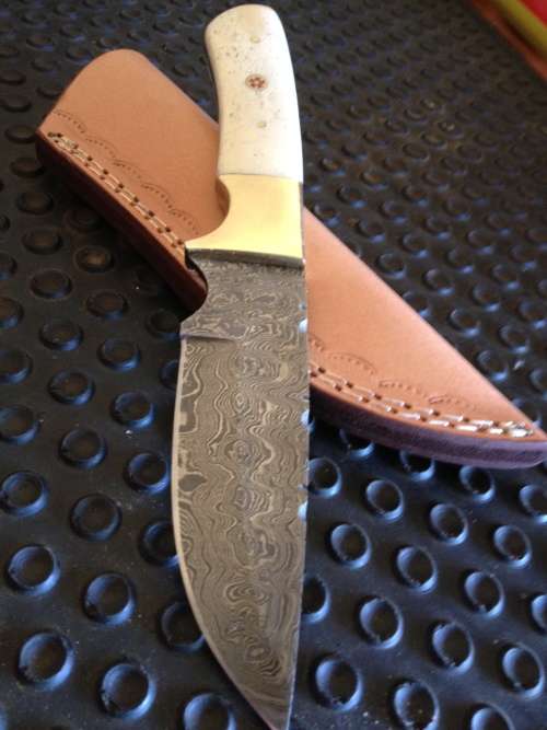 HANDMADE DAMASCUS STEEL HUNTING KNIFE !!!