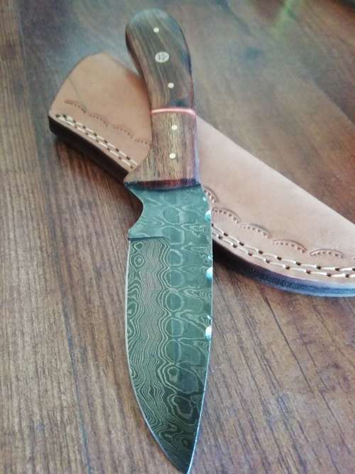 HANDMADE DAMASCUS STEEL HUNTING KNIFE !!!