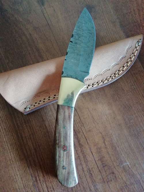 HANDMADE DAMASCUS STEEL HUNTING KNIFE !!!