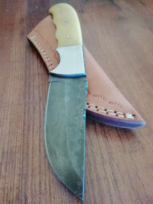 HANDMADE DAMASCUS STEEL HUNTING KNIFE !!!