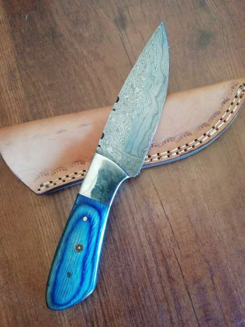 HANDMADE DAMASCUS STEEL HUNTING KNIFE !!!