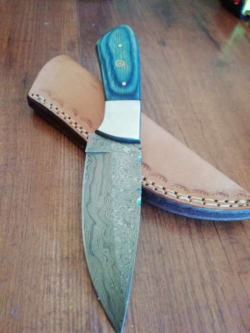 HANDMADE DAMASCUS STEEL HUNTING KNIFE !!!