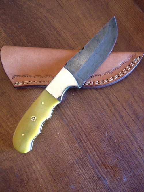 HANDMADE DAMASCUS STEEL HUNTING KNIFE !!!