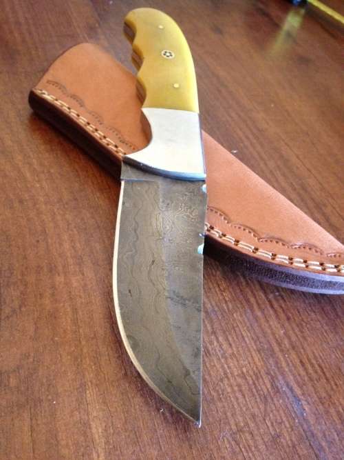 HANDMADE DAMASCUS STEEL HUNTING KNIFE !!!