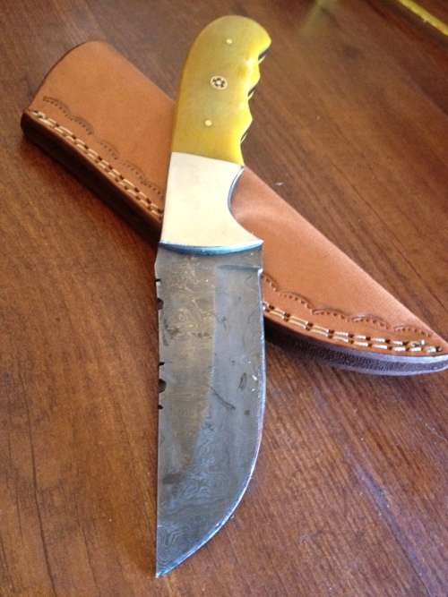 HANDMADE DAMASCUS STEEL HUNTING KNIFE !!!