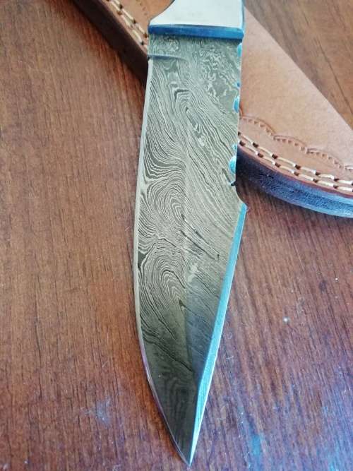 HANDMADE DAMASCUS STEEL HUNTING KNIFE !!!