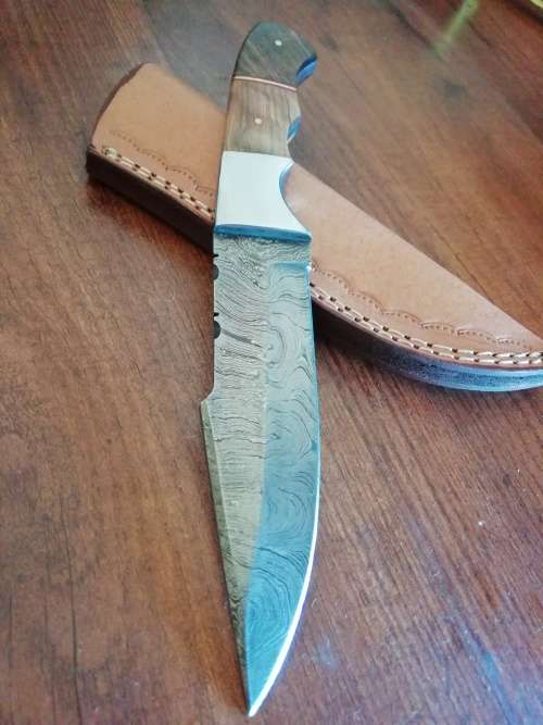 HANDMADE DAMASCUS STEEL HUNTING KNIFE !!!