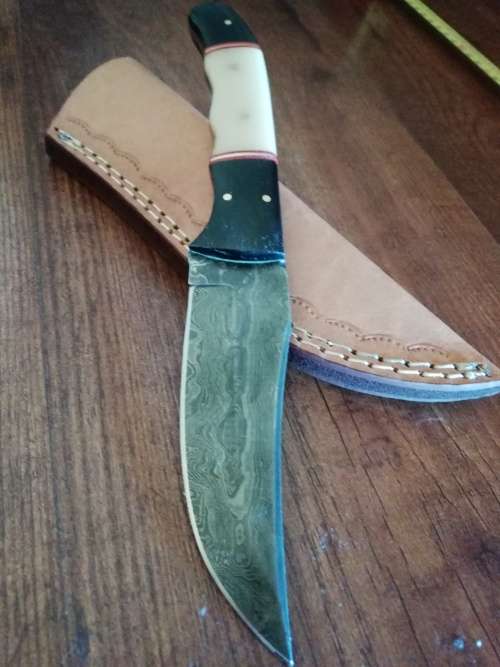 HANDMADE DAMASCUS STEEL HUNTING KNIFE !!!