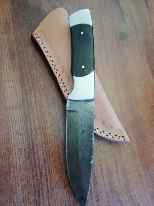 HANDMADE DAMASCUS STEEL HUNTING KNIFE !!!