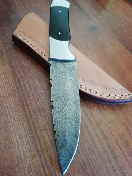HANDMADE DAMASCUS STEEL HUNTING KNIFE !!!