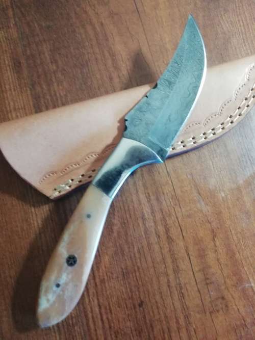 HANDMADE DAMASCUS STEEL HUNTING KNIFE !!!